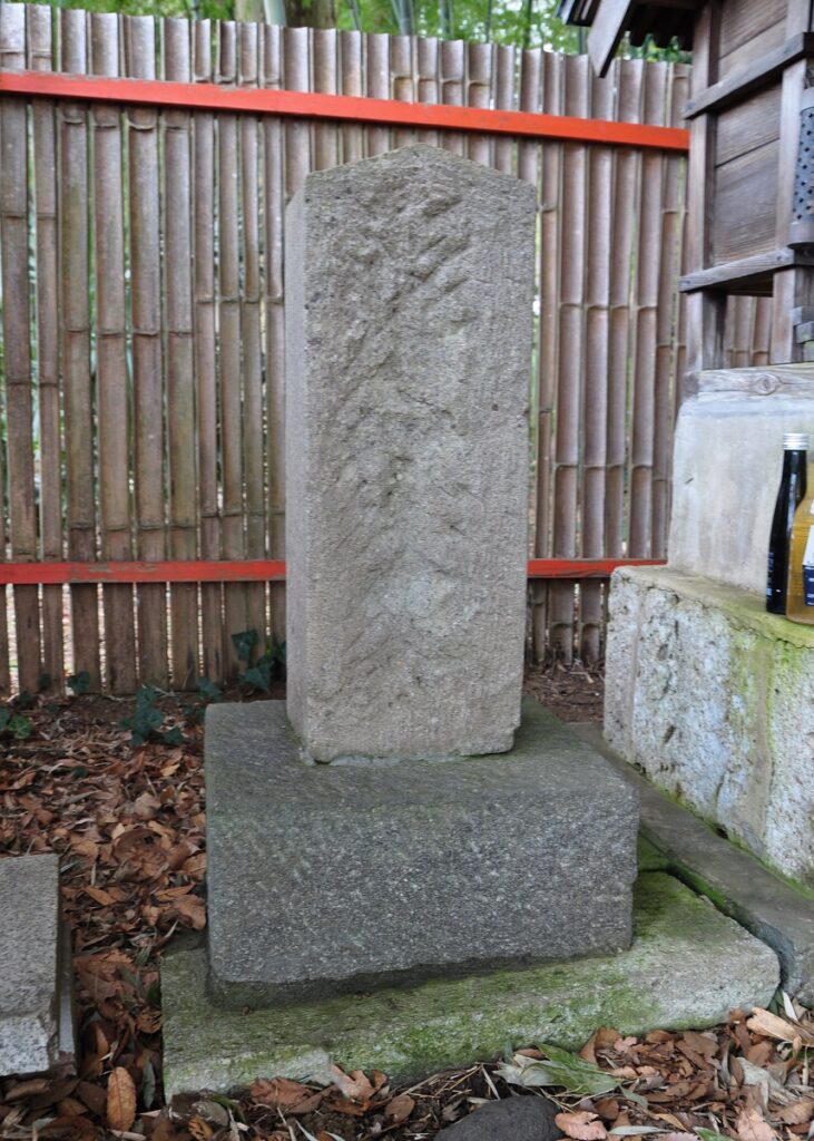 稲荷神社 石碑：(有)いなり建設 内