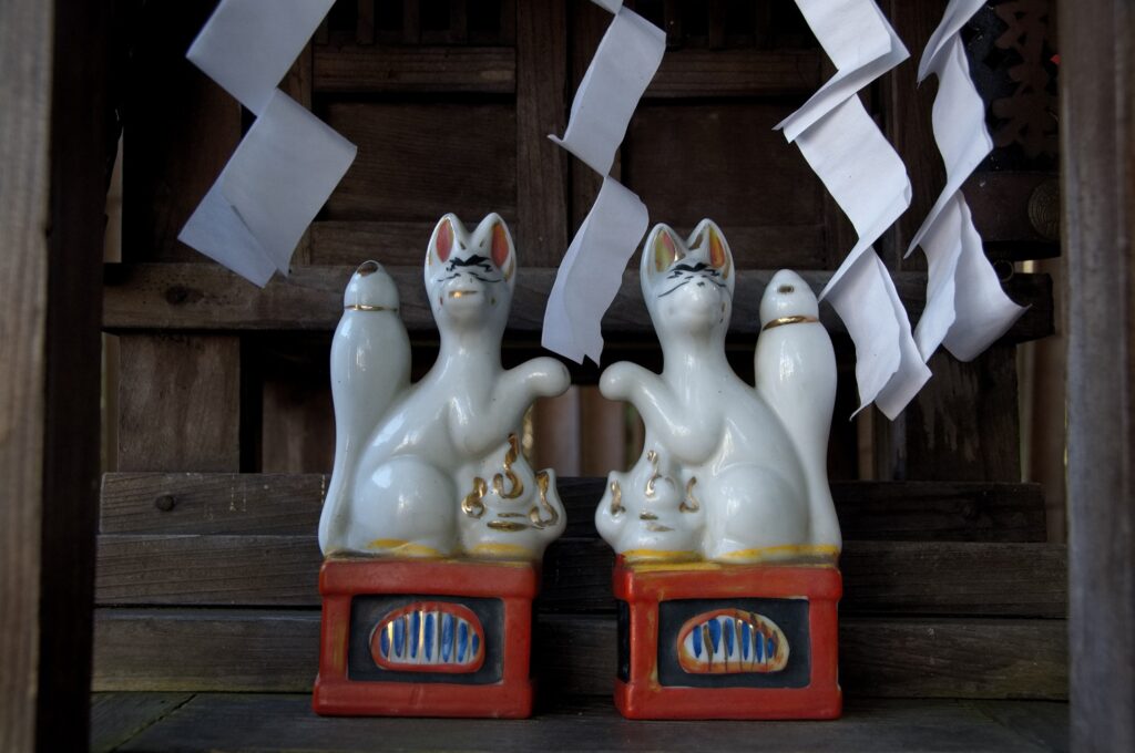 稲荷神社の霊獣「白狐(びゃっこ)」
