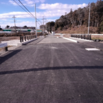 高柳橋2号橋本線復旧工の完成状況。柏市高柳の一般県道白井流山線における道路復旧および橋梁完成後の様子。